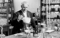 Um pouco sobre Thomas Edison