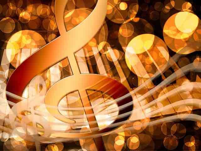 Símbolos musicais em dourado